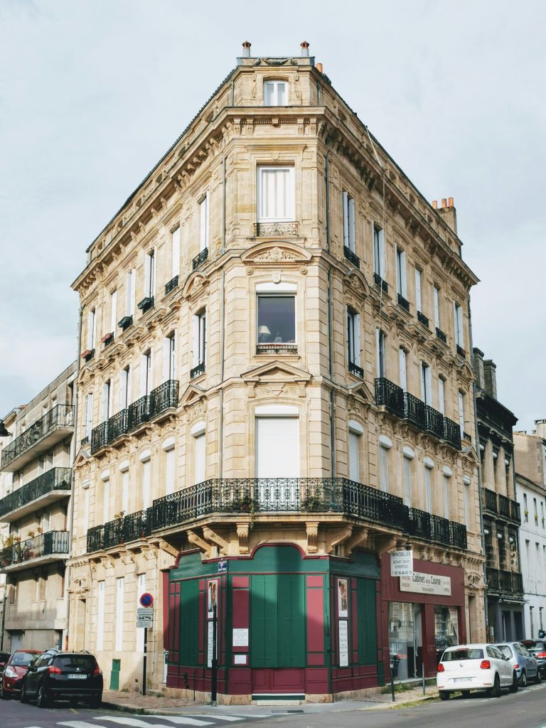 Contactez VPV immobilier Mentions Légales VPV Immobilier Nos services de chasse immobilière à Bordeaux